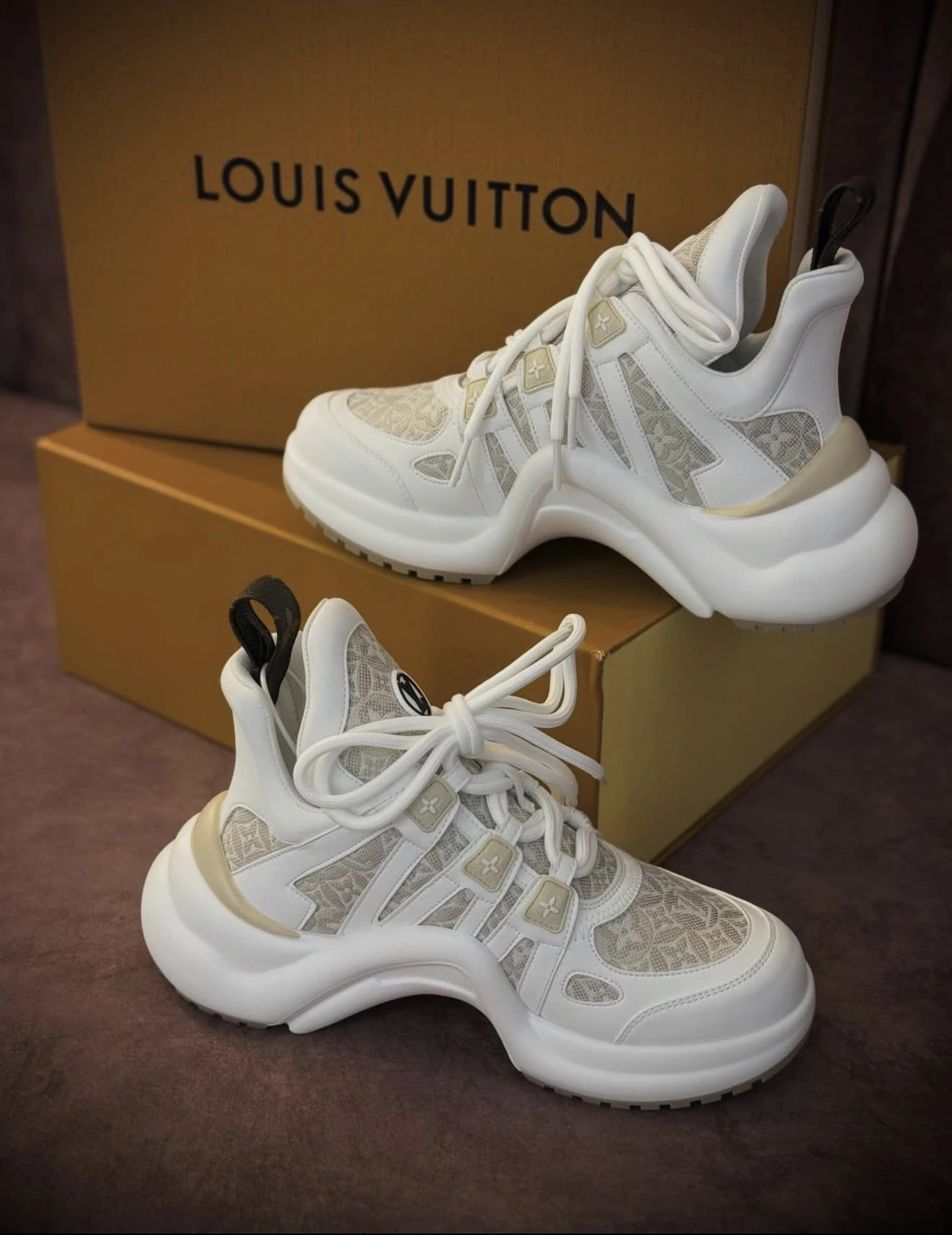 Louis Vuitton Archlight 65 disponible en el catálogo KindMind
